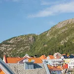 Modern 3 Bedroom 2 King Beds Near Bryggen Vakantiehuis *